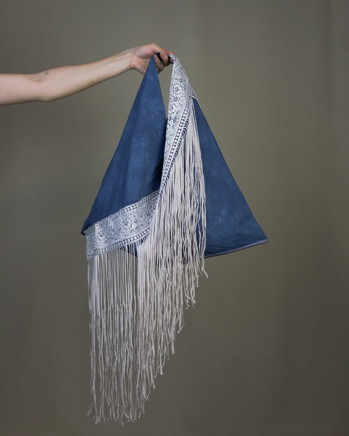 Triangle tote bag with fringes