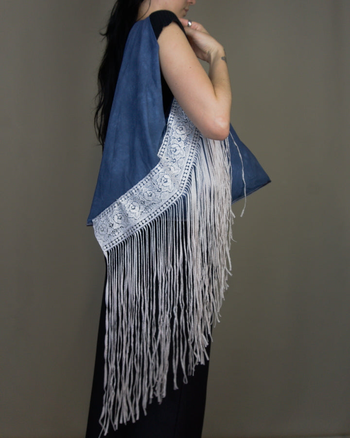 Triangle tote bag with fringes