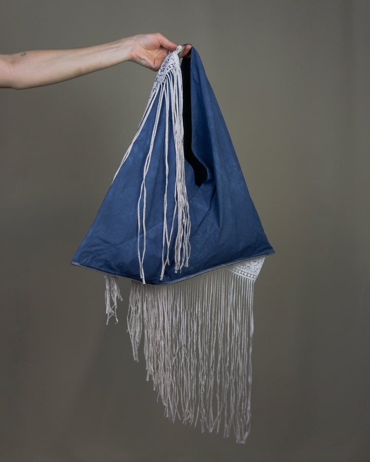 Triangle tote bag with fringes
