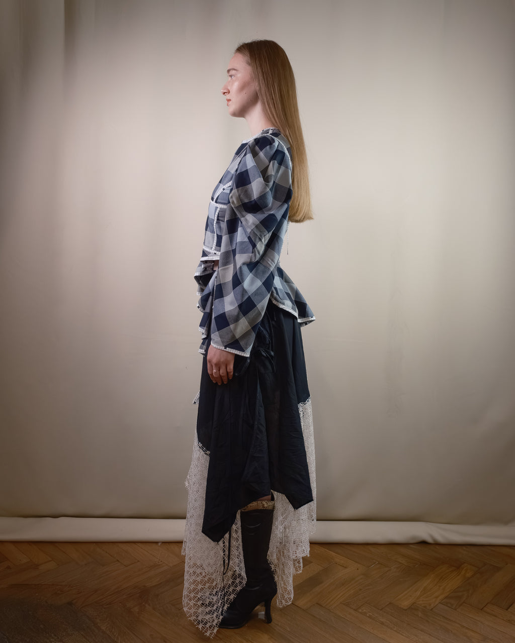Chequered puffy sleeves blouse