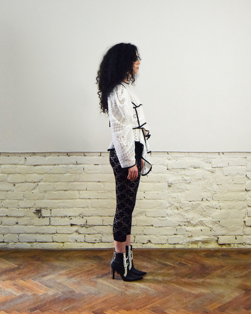 White lace puffy sleeves blouse