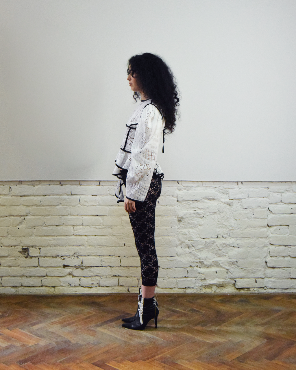 White lace puffy sleeves blouse