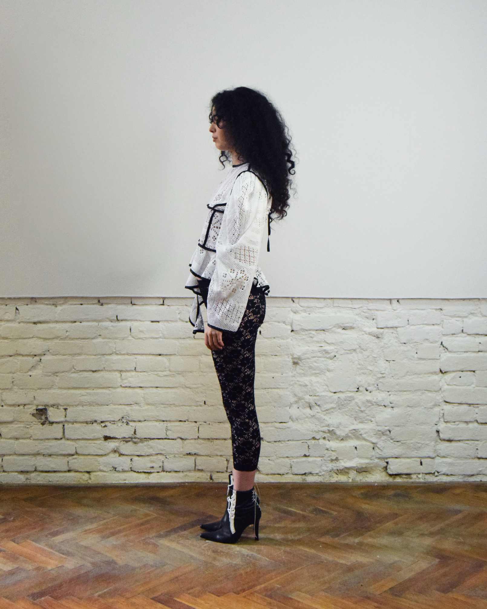 White lace puffy sleeves blouse